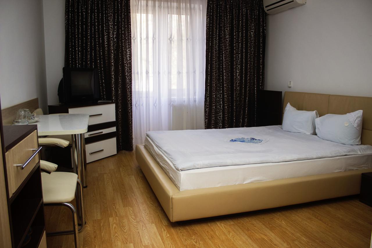 Hotel Confort Drochia Kültér fotó