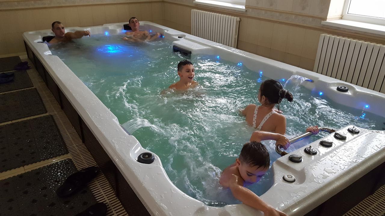 Hotel Confort Drochia Kültér fotó